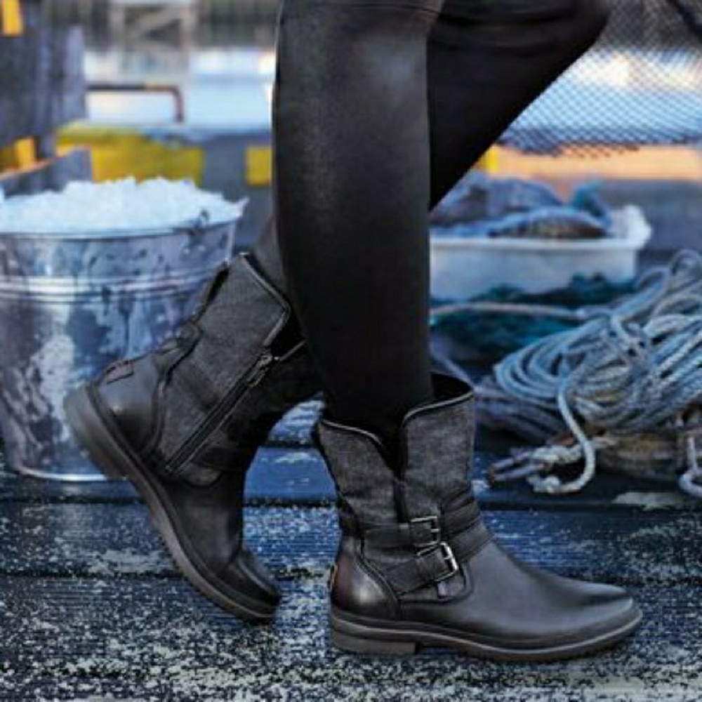 Simmens UGG boots, black, sz 6.5